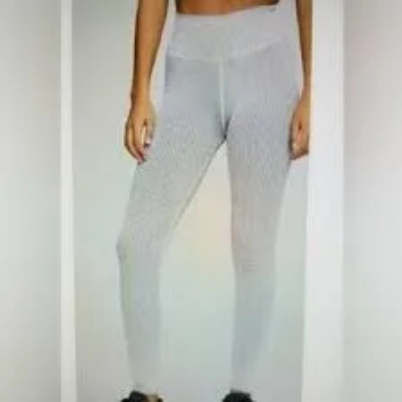 NWT Good American white & black seamless ribbed leggings size 3/4 - Picture 1 of 9